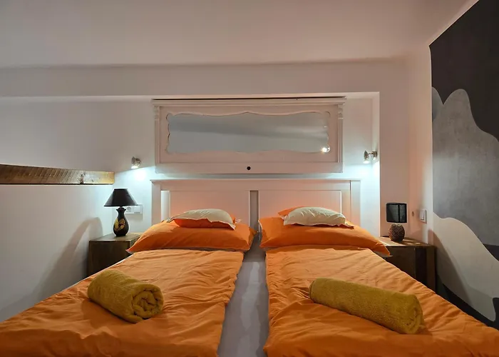 Charming Suite & The Hidden Gem On Akacfa Str