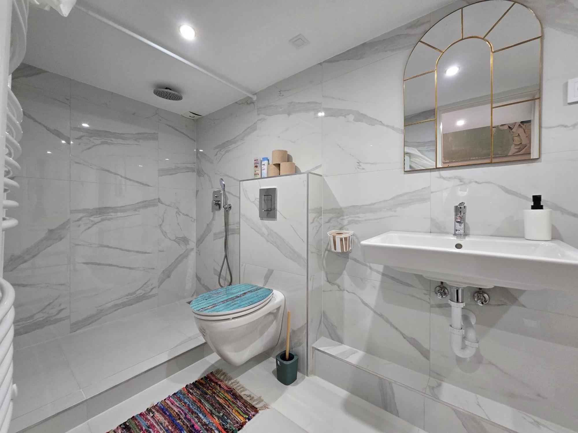 Charming & The Hidden Gem On Akacfa Str Apartment