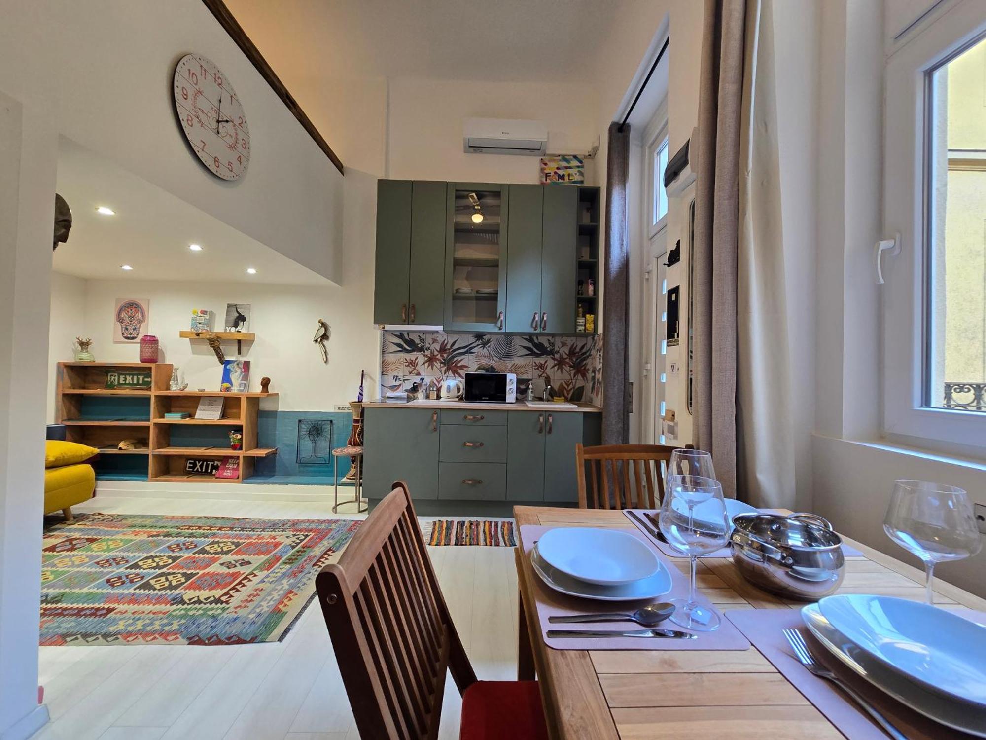 Charming & The Hidden Gem On Akacfa Str Apartment *