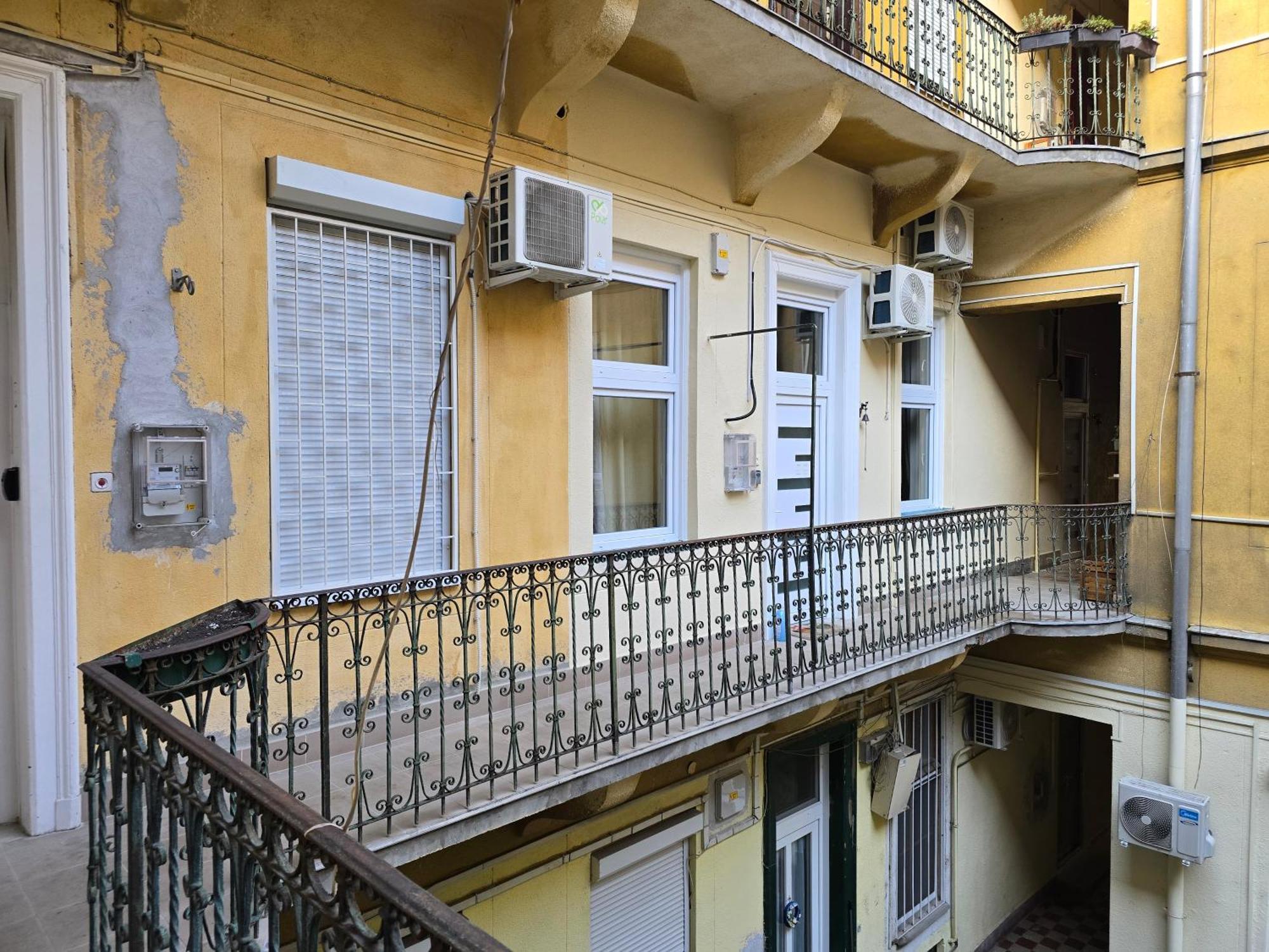 Apartment Charming & The Hidden Gem On Akacfa Str