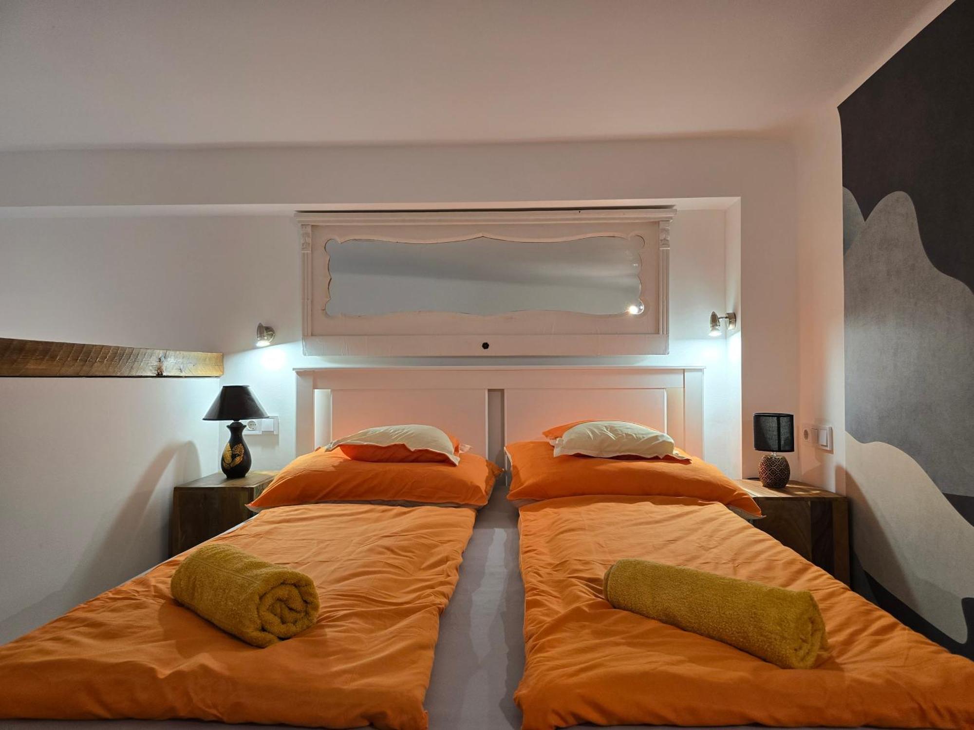 Apartment Charming & The Hidden Gem On Akacfa Str Budapest